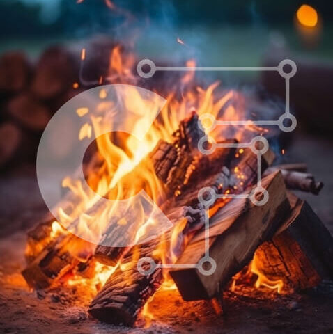 Intra Συλλεκτικό Ξύλινο Παζλ Plywood 4mm - Φωτιά με αναμμένα κούτσουρα σε φόντο σκοτεινού ουρανού Σε Ξύλινο Κουτί - Διαστάσεις Puzzle: 10x10 cm – 25 κομμάτια - Image 1