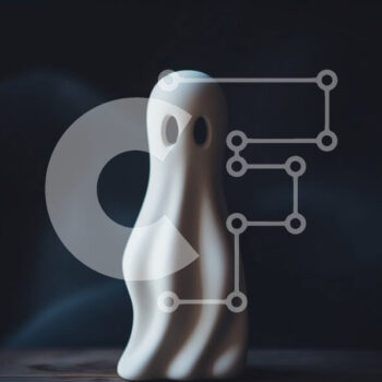 Intra Συλλεκτικό Ξύλινο Παζλ Plywood  4mm - Λευκό ειδώλιο φάντασμα σε ξύλινο τραπέζι με σκοτεινό καπνό Σε Ξύλινο Κουτί - Διαστάσεις Puzzle: 10x10 cm – 25 κομμάτια - Image 1