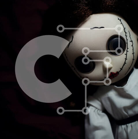 Intra Συλλεκτικό Ξύλινο Παζλ Plywood  4mm - Κούκλα με μακριά σκούρα μαλλιά και μαύρα μάτια σε ένα κρεβάτι Σε Ξύλινο Κουτί - Διαστάσεις: 10x10 cm – 25 κομμάτια - Image 1