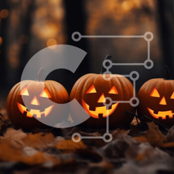 Intra Συλλεκτικό Ξύλινο Παζλ Plywood  4mm - Τρεις σκαλισμένες κολοκύθες σε ένα σκοτεινό δάσος Σε Ξύλινο Κουτί - Διαστάσεις Puzzle: 10x10 cm – 25 κομμάτια - Image 1