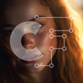 Intra Συλλεκτικό Ξύλινο Παζλ Plywood  4mm - Όμορφο πορτρέτο μιας νεαρής γυναίκας με κόκκινα μαλλιά και πράσινα μάτια Σε Ξύλινο Κουτί - Διαστάσεις Puzzle: 10x10 cm – 25 κομμάτια - Image 1