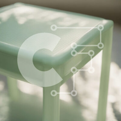 Intra Συλλεκτικό Ξύλινο Παζλ Plywood 4mm - Μικρό πράσινο πλαστικό τραπέζι σε ανακλαστική επιφάνεια Σε Ξύλινο Κουτί - Διαστάσεις Puzzle: 10x10 cm – 25 κομμάτια - Image 1