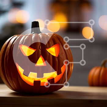 Intra Συλλεκτικό Ξύλινο Παζλ Plywood  4mm - Διακοσμήσεις αποκριών: Σκαλιστή κολοκύθα με λαμπερά φώτα Σε Ξύλινο Κουτί - Διαστάσεις Puzzle: 10x10 cm – 25 κομμάτια - Image 1