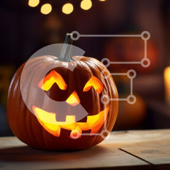 Intra Συλλεκτικό Ξύλινο Παζλ Plywood  4mm - Σκαλιστή κολοκύθα με κεριά σε ξύλινο τραπέζι Σε Ξύλινο Κουτί - Διαστάσεις Puzzle: 10x10 cm – 25 κομμάτια - Image 1