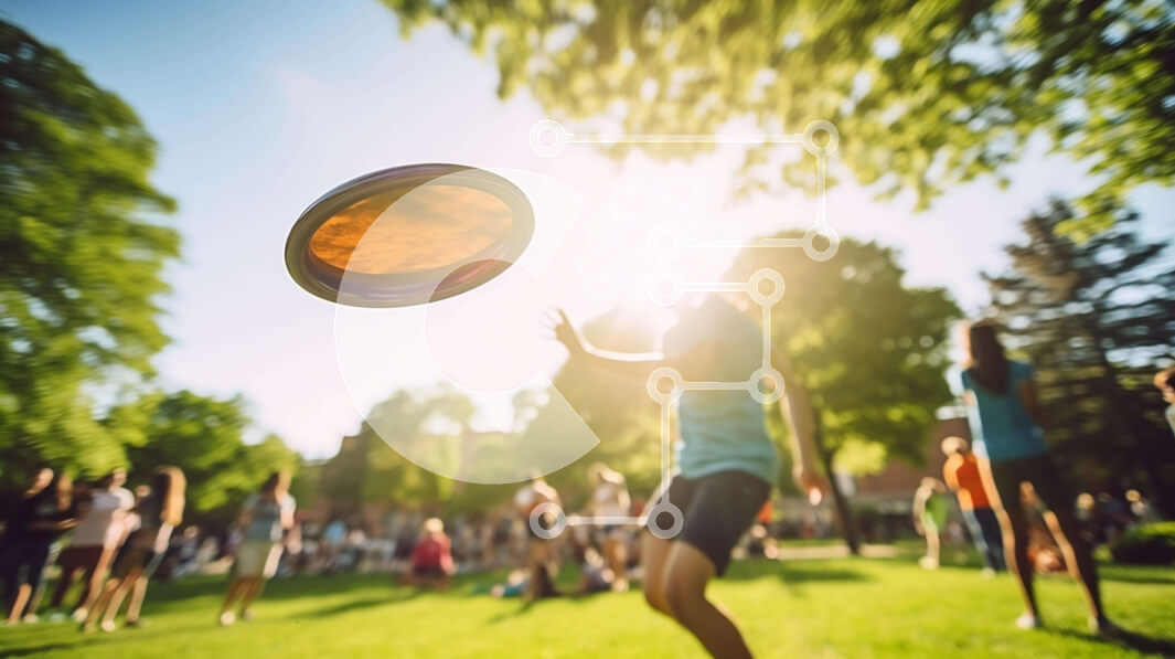 Intra Συλλεκτικό Ξύλινο Παζλ Plywood  4mm - Ομάδα ανθρώπων που παίζει φρίσμπι στο πάρκο Σε Ξύλινο Κουτί - Διαστάσεις Puzzle: 10x10 cm – 25 κομμάτια