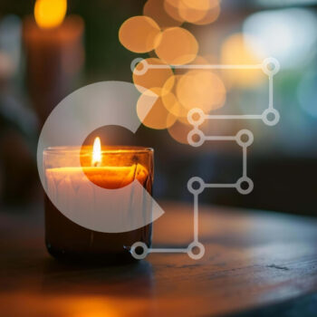 Intra Συλλεκτικό Ξύλινο Παζλ Plywood  4mm - Αναμμένο κερί σε ένα τραπέζι Σε Ξύλινο Κουτί - Διαστάσεις: 10x10 cm – 25 κομμάτια - Image 1