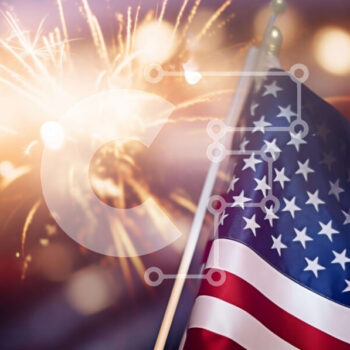 Intra Συλλεκτικό Ξύλινο Παζλ Plywood  4mm - Αμερικανική σημαία με πυροτεχνήματα και βεγγαλικά Σε Ξύλινο Κουτί - Διαστάσεις: 10x10 cm – 25 κομμάτια - Image 1