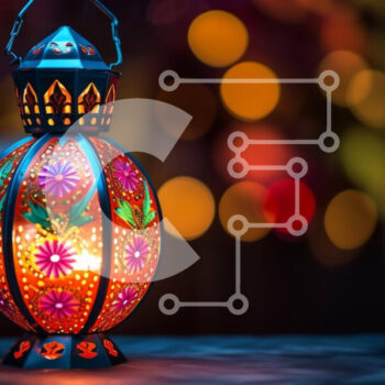 Intra Συλλεκτικό Ξύλινο Παζλ Plywood  4mm - Πολύχρωμο φανάρι σε ξύλινο τραπέζι με φόντο θολά φώτα Σε Ξύλινο Κουτί - Διαστάσεις Puzzle: 10x10 cm – 25 κομμάτια - Image 1