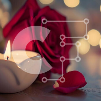 Intra Συλλεκτικό Ξύλινο Παζλ Plywood  4mm - Ρομαντικό κερί και τριαντάφυλλα σε ένα τραπέζι Σε Ξύλινο Κουτί - Διαστάσεις Puzzle: 10x10 cm – 25 κομμάτια - Image 1