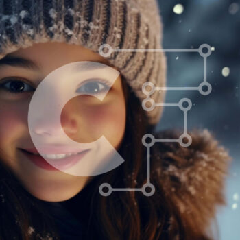 Intra Συλλεκτικό Ξύλινο Παζλ Plywood  4mm - Χαμογελώντας κορίτσι σε μια χειμερινή χώρα των θαυμάτων Σε Ξύλινο Κουτί - Διαστάσεις Puzzle: 10x10 cm – 25 κομμάτια - Image 1