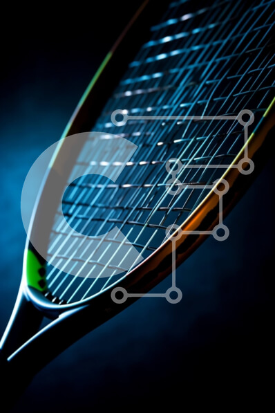 Intra Συλλεκτικό Ξύλινο Παζλ Plywood  4mm - Επαγγελματικό κοντινό πλάνο μιας ρακέτας του τένις σε σκοτεινό φόντο Σε Ξύλινο Κουτί - Διαστάσεις Puzzle: 10x10 cm – 25 κομμάτια