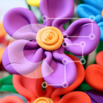 Intra Συλλεκτικό Ξύλινο Παζλ Plywood  4mm - Πολύχρωμα πλαστικά λουλούδια σε διάταξη σαν βάζο Σε Ξύλινο Κουτί - Διαστάσεις Puzzle: 10x10 cm – 25 κομμάτια - Image 1