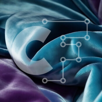 Intra Συλλεκτικό Ξύλινο Παζλ Plywood  4mm - Πολυτελής κινηματογράφηση σε πρώτο πλάνο από μπλε και μωβ βελούδινο ύφασμα Σε Ξύλινο Κουτί - Διαστάσεις Puzzle: 10x10 cm – 25 κομμάτια - Image 1