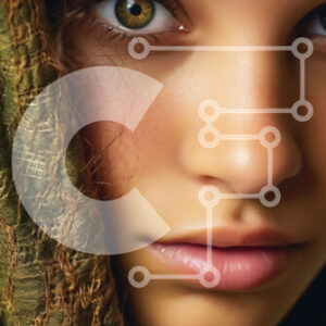 Intra Συλλεκτικό Ξύλινο Παζλ Plywood  4mm - Όμορφο πορτρέτο μιας νεαρής γυναίκας με σγουρά καστανά μαλλιά και πράσινα μάτια Σε Ξύλινο Κουτί - Διαστάσεις Puzzle: 10x10 cm – 25 κομμάτια