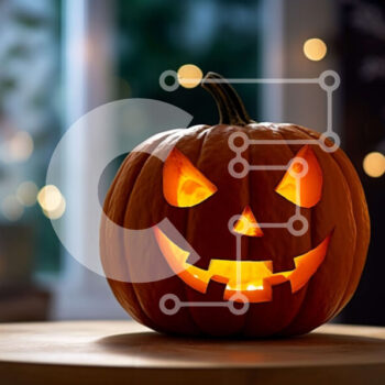 Intra Συλλεκτικό Ξύλινο Παζλ Plywood  4mm - Απόκοσμη κολοκύθα αποκριών σε ξύλινο τραπέζι με φώτα Σε Ξύλινο Κουτί - Διαστάσεις: 10x10 cm – 25 κομμάτια - Image 1