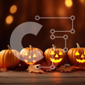 Intra Συλλεκτικό Ξύλινο Παζλ Plywood  4mm - Σκαλισμένες κολοκύθες σε ξύλινο τραπέζι με φόντο τα φθινοπωρινά φύλλα Σε Ξύλινο Κουτί - Διαστάσεις Puzzle: 10x10 cm – 25 κομμάτια - Image 1