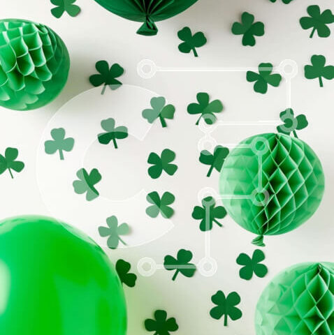 Intra Συλλεκτικό Ξύλινο Παζλ Plywood  4mm - Γιορτή του Αγίου Πατρικίου με πράσινα μπαλόνια και διακοσμητικά από τριφύλλι Σε Ξύλινο Κουτί - Διαστάσεις: 10x10 cm – 25 κομμάτια - Image 1