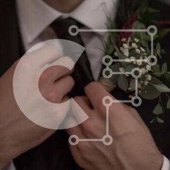 Intra Συλλεκτικό Ξύλινο Παζλ Plywood  4mm - Μοντέρνος άντρας με μαύρο κοστούμι προσαρμοζόμενη μπουτονιέρα Σε Ξύλινο Κουτί - Διαστάσεις Puzzle: 10x10 cm – 25 κομμάτια - Image 1