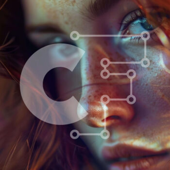 Intra Συλλεκτικό Ξύλινο Παζλ Plywood  4mm - Πορτρέτο γυναίκας με κόκκινα μαλλιά και φακίδες από κοντά Σε Ξύλινο Κουτί - Διαστάσεις Puzzle: 10x10 cm – 25 κομμάτια - Image 1