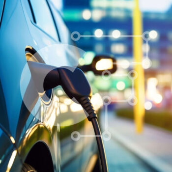 Intra Συλλεκτικό Ξύλινο Παζλ Plywood  4mm - Μπλε ηλεκτρικό αυτοκίνητο που φορτίζει το σούρουπο στην πόλη Σε Ξύλινο Κουτί - Διαστάσεις Puzzle: 10x10 cm – 25 κομμάτια - Image 1