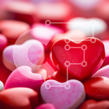 Intra Συλλεκτικό Ξύλινο Παζλ Plywood  4mm - Συστάδα από καραμέλες σε σχήμα καρδιάς στο τραπέζι Σε Ξύλινο Κουτί - Διαστάσεις Puzzle: 10x10 cm – 25 κομμάτια - Image 1