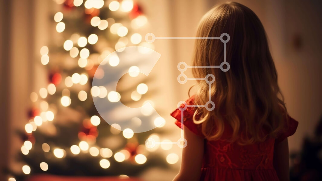 Intra Συλλεκτικό Ξύλινο Παζλ Plywood  4mm - Νεαρό κορίτσι μπροστά από ένα αναμμένο χριστουγεννιάτικο δέντρο Σε Ξύλινο Κουτί - Διαστάσεις: 10x10 cm – 25 κομμάτια