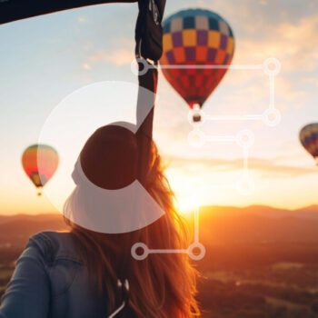 Intra Συλλεκτικό Ξύλινο Παζλ Plywood  4mm - Γυναίκα στο μπαλόνι ζεστού αέρα στο ηλιοβασίλεμα Σε Ξύλινο Κουτί - Διαστάσεις Puzzle: 10x10 cm – 25 κομμάτια - Image 1