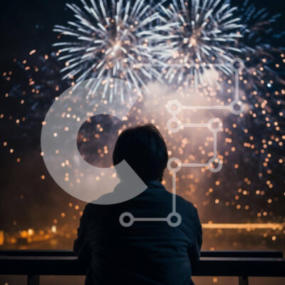 Intra Συλλεκτικό Ξύλινο Παζλ Plywood 4mm - Άτομο που παρακολουθεί πυροτεχνήματα τη νύχτα Σε Ξύλινο Κουτί - Διαστάσεις Puzzle: 10x10 cm – 25 κομμάτια - Image 1