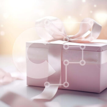 Intra Συλλεκτικό Ξύλινο Παζλ Plywood  4mm - Ροζ κουτί δώρου με κορδέλα σε λευκό τραπέζι Σε Ξύλινο Κουτί - Διαστάσεις Puzzle: 10x10 cm – 25 κομμάτια - Image 1