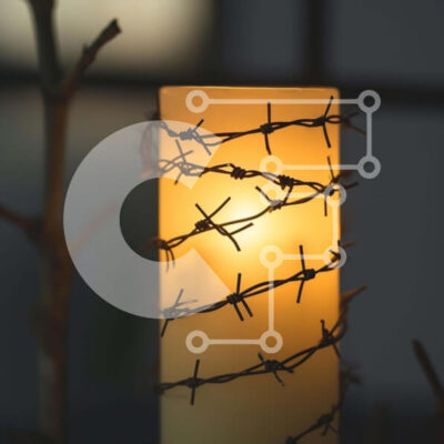 Intra Συλλεκτικό Ξύλινο Παζλ Plywood 4mm - Αναμμένο κερί με συρματοπλέγματα και κλαδιά Σε Ξύλινο Κουτί - Διαστάσεις Puzzle: 10x10 cm – 25 κομμάτια - Image 1