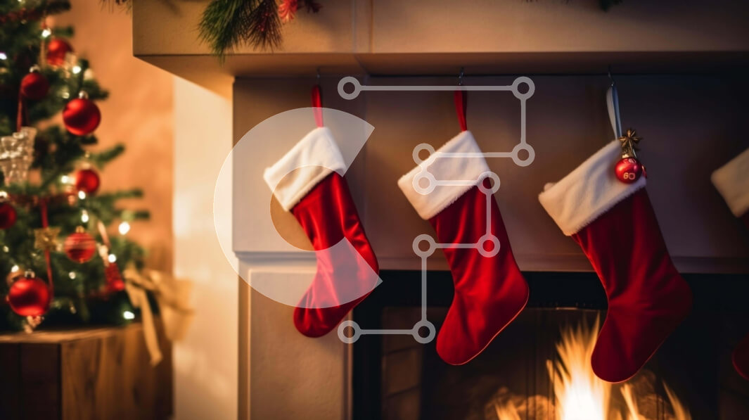 Intra Συλλεκτικό Ξύλινο Παζλ Plywood  4mm - Εορταστικές χριστουγεννιάτικες κάλτσες σε μανδύα τζακιού Σε Ξύλινο Κουτί - Διαστάσεις: 10x10 cm – 25 κομμάτια