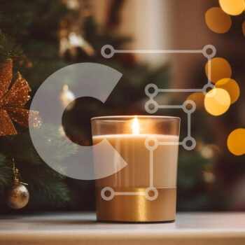 Intra Συλλεκτικό Ξύλινο Παζλ Plywood  4mm - Αναμμένο κερί μπροστά από το διακοσμημένο χριστουγεννιάτικο δέντρο Σε Ξύλινο Κουτί - Διαστάσεις: 10x10 cm – 25 κομμάτια - Image 1