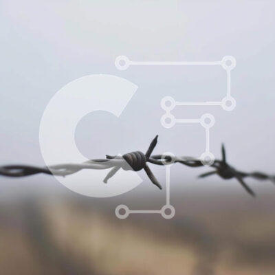 Intra Συλλεκτικό Ξύλινο Παζλ Plywood  4mm - Εικόνα φόντου φράχτη από συρματοπλέγματα Σε Ξύλινο Κουτί - Διαστάσεις Puzzle: 10x10 cm – 25 κομμάτια - Image 1