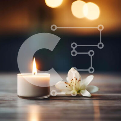 Intra Συλλεκτικό Ξύλινο Παζλ Plywood  4mm - Αναμμένο κερί και λευκό λουλούδι σε ξύλινο τραπέζι Σε Ξύλινο Κουτί - Διαστάσεις Puzzle: 10x10 cm – 25 κομμάτια - Image 1