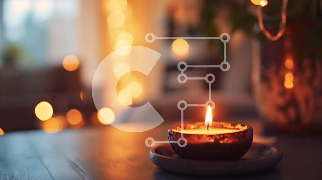 Intra Συλλεκτικό Ξύλινο Παζλ Plywood  4mm - Αναμμένο κερί στο τραπέζι με πολύχρωμα φώτα Σε Ξύλινο Κουτί - Διαστάσεις: 10x10 cm – 25 κομμάτια