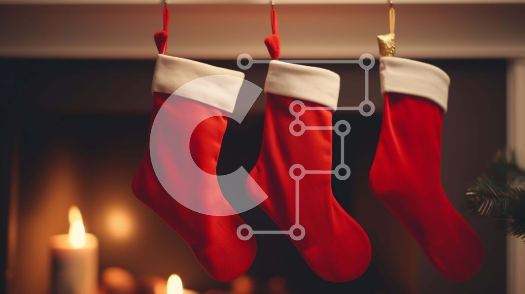 Intra Συλλεκτικό Ξύλινο Παζλ Plywood  4mm - Κόκκινες κάλτσες Άγιου Βασίλη που κρέμονται από το τζάκι Σε Ξύλινο Κουτί - Διαστάσεις: 10x10 cm – 25 κομμάτια