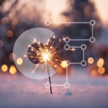 Intra Συλλεκτικό Ξύλινο Παζλ Plywood  4mm - Βεγγαλικό στο χιόνι για τον εορτασμό της παραμονής της Πρωτοχρονιάς Σε Ξύλινο Κουτί - Διαστάσεις Puzzle: 10x10 cm – 25 κομμάτια - Image 1