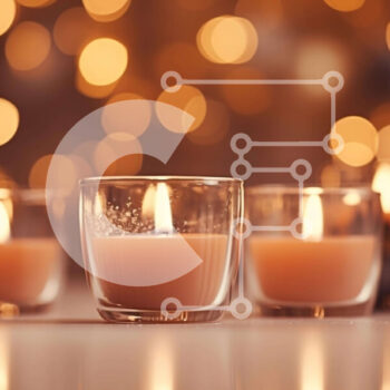 Intra Συλλεκτικό Ξύλινο Παζλ Plywood  4mm - Ομάδα αναμμένων κεριών σε γυάλινα κύπελλα σε ένα τραπέζι Σε Ξύλινο Κουτί - Διαστάσεις Puzzle: 10x10 cm – 25 κομμάτια - Image 1