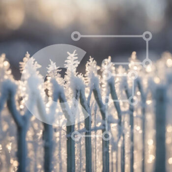 Intra Συλλεκτικό Ξύλινο Παζλ Plywood  4mm - Χειμερινός φράκτης καλυμμένος με κρυστάλλους πάγου και νιφάδες χιονιού Σε Ξύλινο Κουτί - Διαστάσεις Puzzle: 10x10 cm – 25 κομμάτια - Image 1