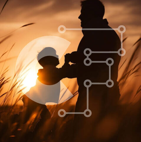 Intra Συλλεκτικό Ξύλινο Παζλ Plywood  4mm - Σιλουέτα ενός άνδρα και ενός παιδιού που παίζουν στο ψηλό γρασίδι στο ηλιοβασίλεμα Σε Ξύλινο Κουτί - Διαστάσεις Puzzle: 10x10 cm – 25 κομμάτια - Image 1