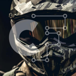 Intra Συλλεκτικό Ξύλινο Παζλ Plywood  4mm - Άνδρας με στρατιωτικό εξοπλισμό με κράνος παραλλαγής και γυαλιά Σε Ξύλινο Κουτί - Διαστάσεις Puzzle: 10x10 cm – 25 κομμάτια