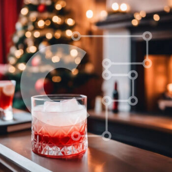 Intra Συλλεκτικό Ξύλινο Παζλ Plywood  4mm - Ποτήρι κόκκινο κρασί με βιβλία και χριστουγεννιάτικο δέντρο Σε Ξύλινο Κουτί - Διαστάσεις Puzzle: 10x10 cm – 25 κομμάτια - Image 1