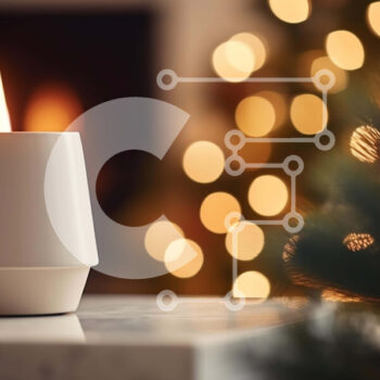 Intra Συλλεκτικό Ξύλινο Παζλ Plywood  4mm - Αναμμένο κερί μπροστά από το χριστουγεννιάτικο δέντρο Σε Ξύλινο Κουτί - Διαστάσεις: 10x10 cm – 25 κομμάτια - Image 1