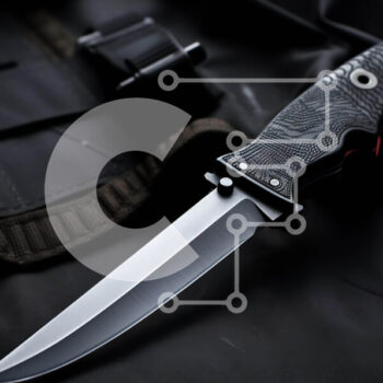 Intra Συλλεκτικό Ξύλινο Παζλ Plywood  4mm - Αιχμηρό μαχαίρι σε μαύρο φόντο Σε Ξύλινο Κουτί - Διαστάσεις: 10x10 cm – 25 κομμάτια - Image 1