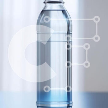 Intra Συλλεκτικό Ξύλινο Παζλ Plywood  4mm - Άδειο διαφανές πλαστικό μπουκάλι σε μαύρο τραπέζι Σε Ξύλινο Κουτί - Διαστάσεις: 10x10 cm – 25 κομμάτια - Image 1