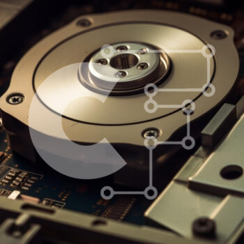 Intra Συλλεκτικό Ξύλινο Παζλ Plywood  4mm - Σκληρός Δίσκος σε Ηλεκτρονικό Εξάρτημα Σε Ξύλινο Κουτί - Διαστάσεις Puzzle: 10x10 cm – 25 κομμάτια - Image 1