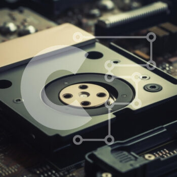 Intra Συλλεκτικό Ξύλινο Παζλ Plywood  4mm - Κοντινό πλάνο ηλεκτρονικών εξαρτημάτων Σε Ξύλινο Κουτί - Διαστάσεις Puzzle: 10x10 cm – 25 κομμάτια - Image 1