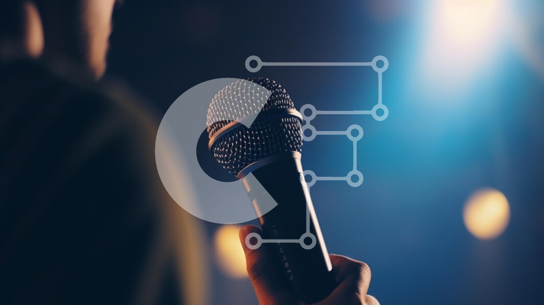 Intra Συλλεκτικό Ξύλινο Παζλ Plywood  4mm - Άτομο που παίζει στη σκηνή με ανοιχτό μικρόφωνο Σε Ξύλινο Κουτί - Διαστάσεις Puzzle: 10x10 cm – 25 κομμάτια