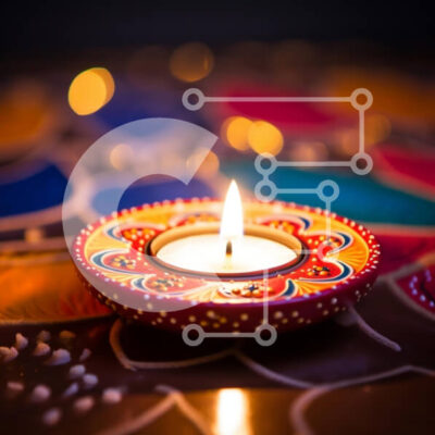 Intra Συλλεκτικό Ξύλινο Παζλ Plywood  4mm - Πολύχρωμο αναμμένο κερί σε περίτεχνο τραπέζι Σε Ξύλινο Κουτί - Διαστάσεις Puzzle: 10x10 cm – 25 κομμάτια - Image 1