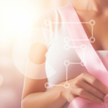 Intra Συλλεκτικό Ξύλινο Παζλ Plywood  4mm - Γυναίκα που κρατά ροζ κορδέλα για την ευαισθητοποίηση για τον καρκίνο του μαστού Σε Ξύλινο Κουτί - Διαστάσεις Puzzle: 10x10 cm – 25 κομμάτια - Image 1